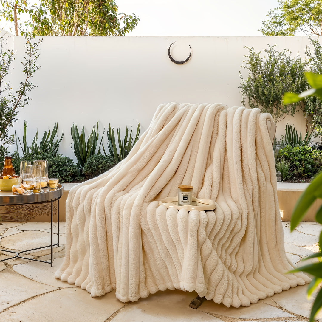 Weiche Damen Kunstfell-Kuscheldecke