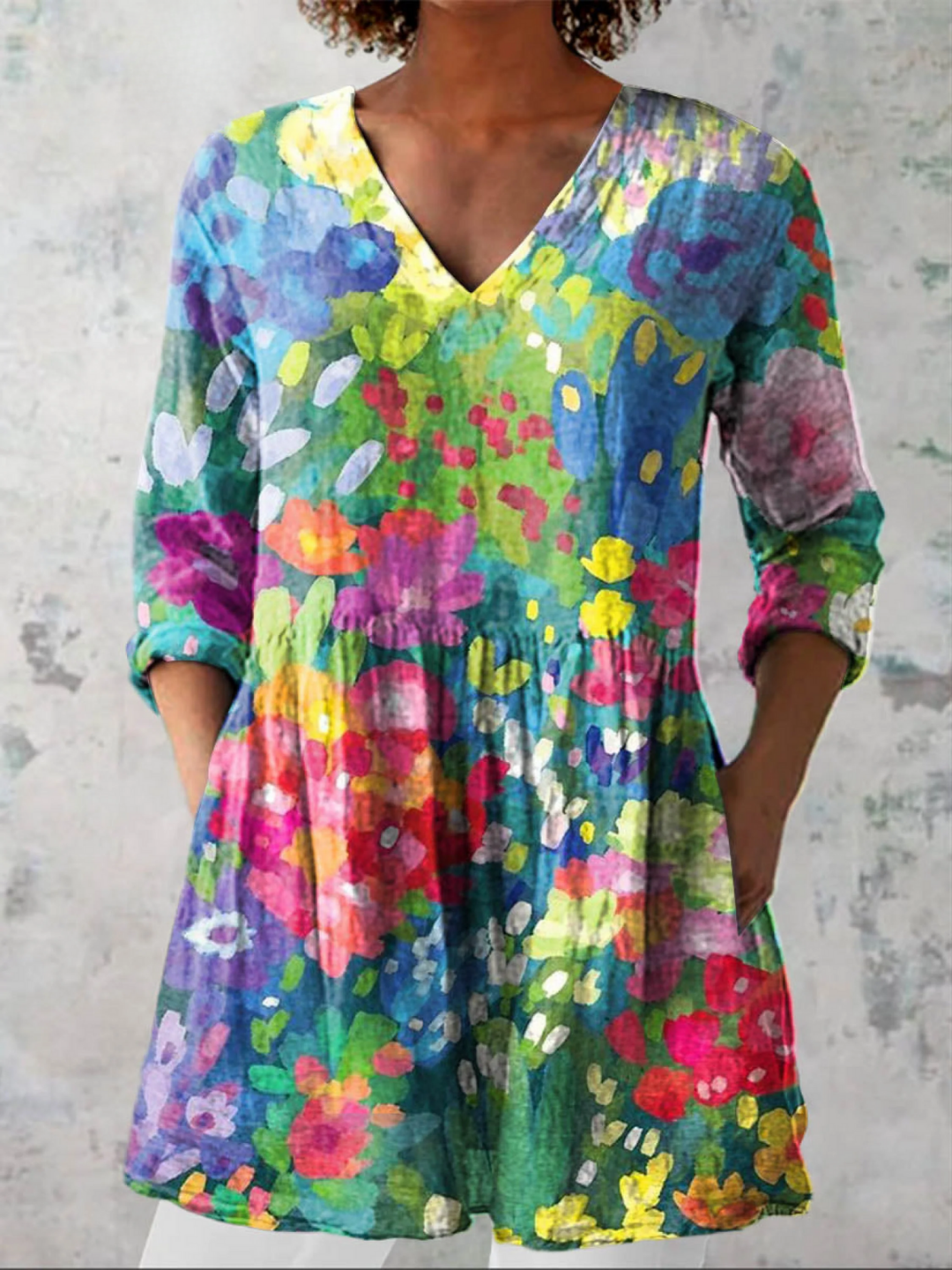 Ausdrucksstarke Lange Damen Bluse mit Muster