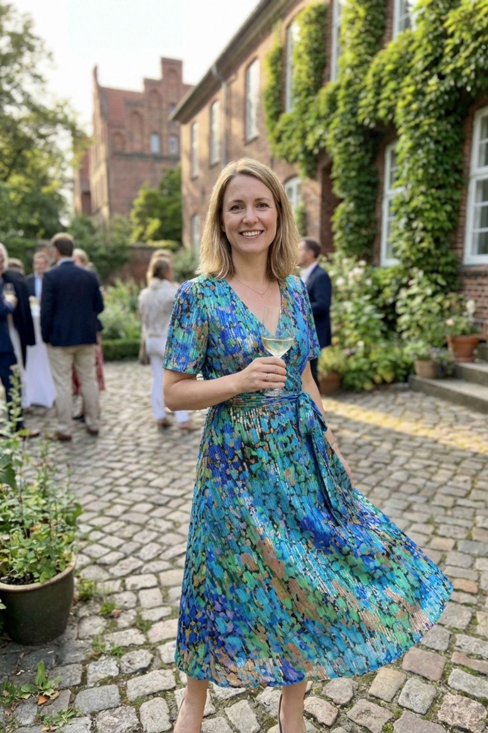 Elegantes Damen Wickelkleid mit V-Ausschnitt und Print
