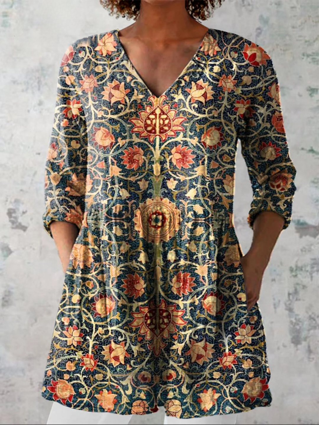 Ausdrucksstarke Lange Damen Bluse mit Muster