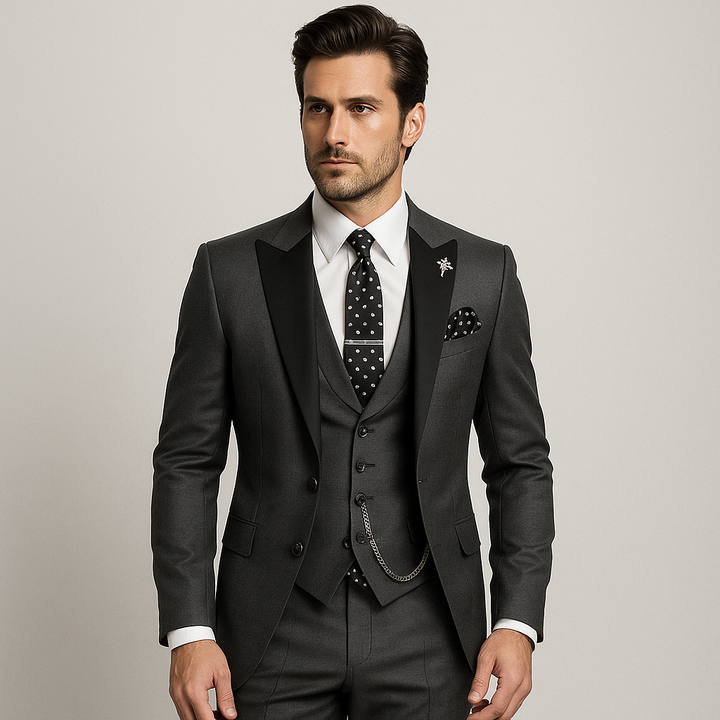 Eleganter Slim-Fit Herren Dreiteiler-Anzug mit Spitzrevers