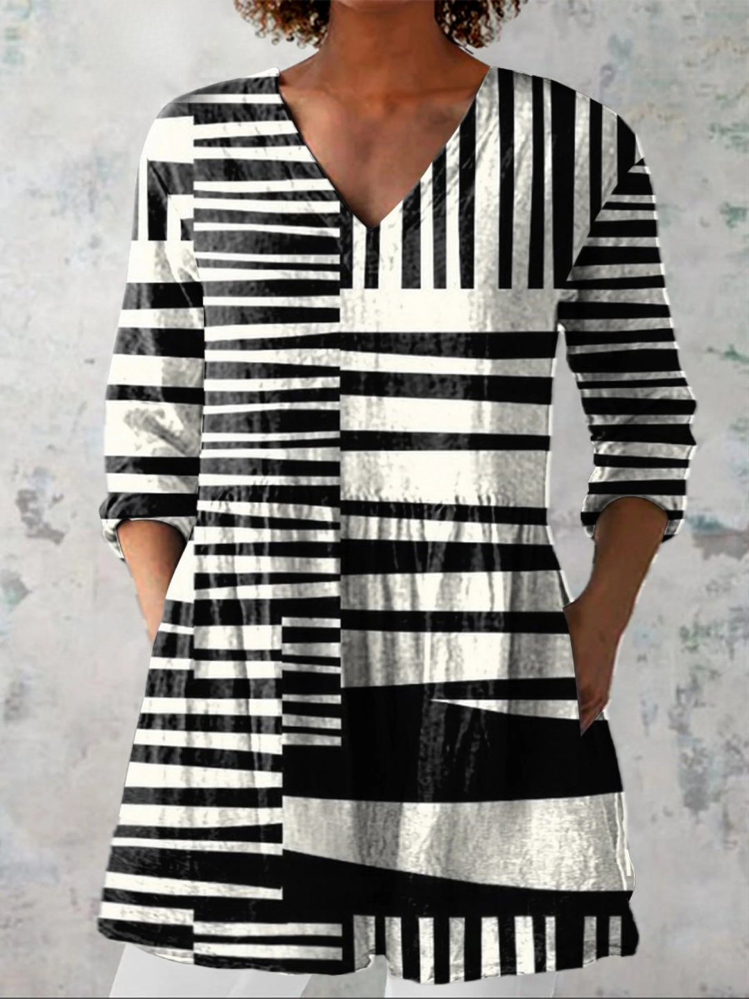 Ausdrucksstarke Lange Damen Bluse mit Muster