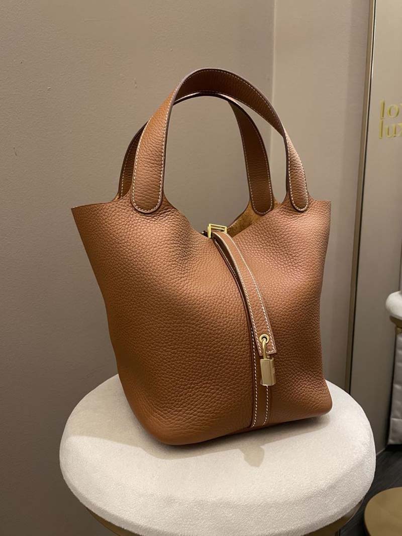 Xanthe Stilvolle Damen Handtasche mit Goldakzent