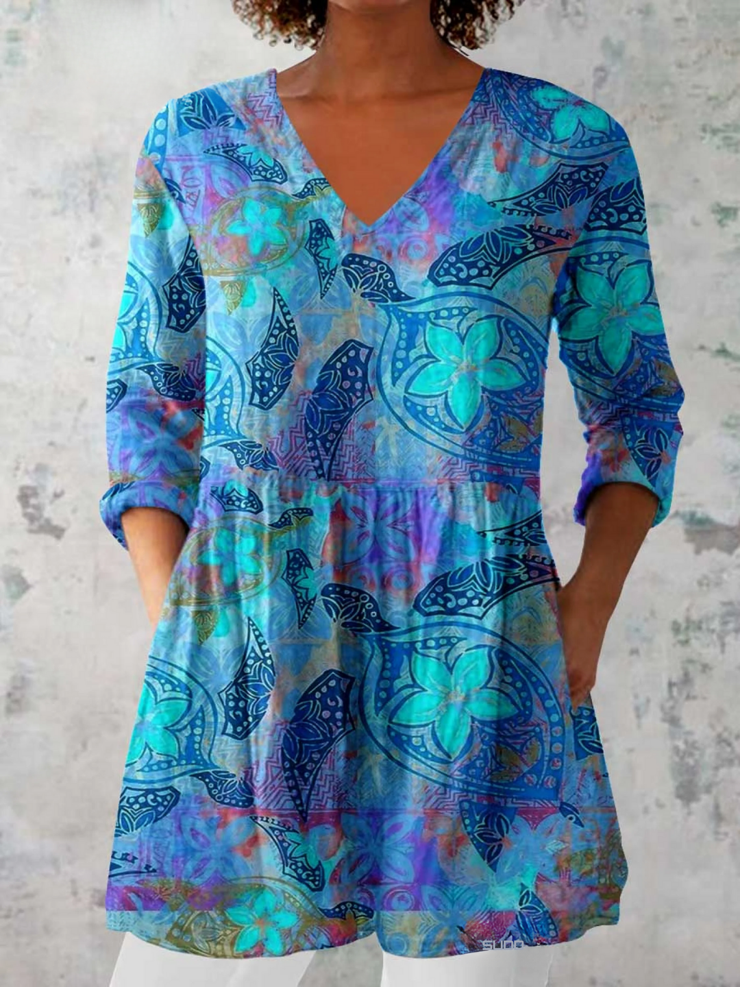 Ausdrucksstarke Lange Damen Bluse mit Muster
