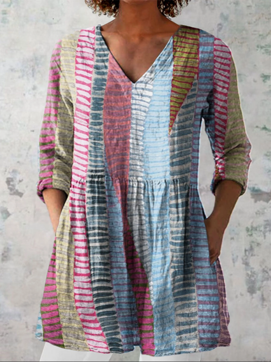 Ausdrucksstarke Lange Damen Bluse mit Muster