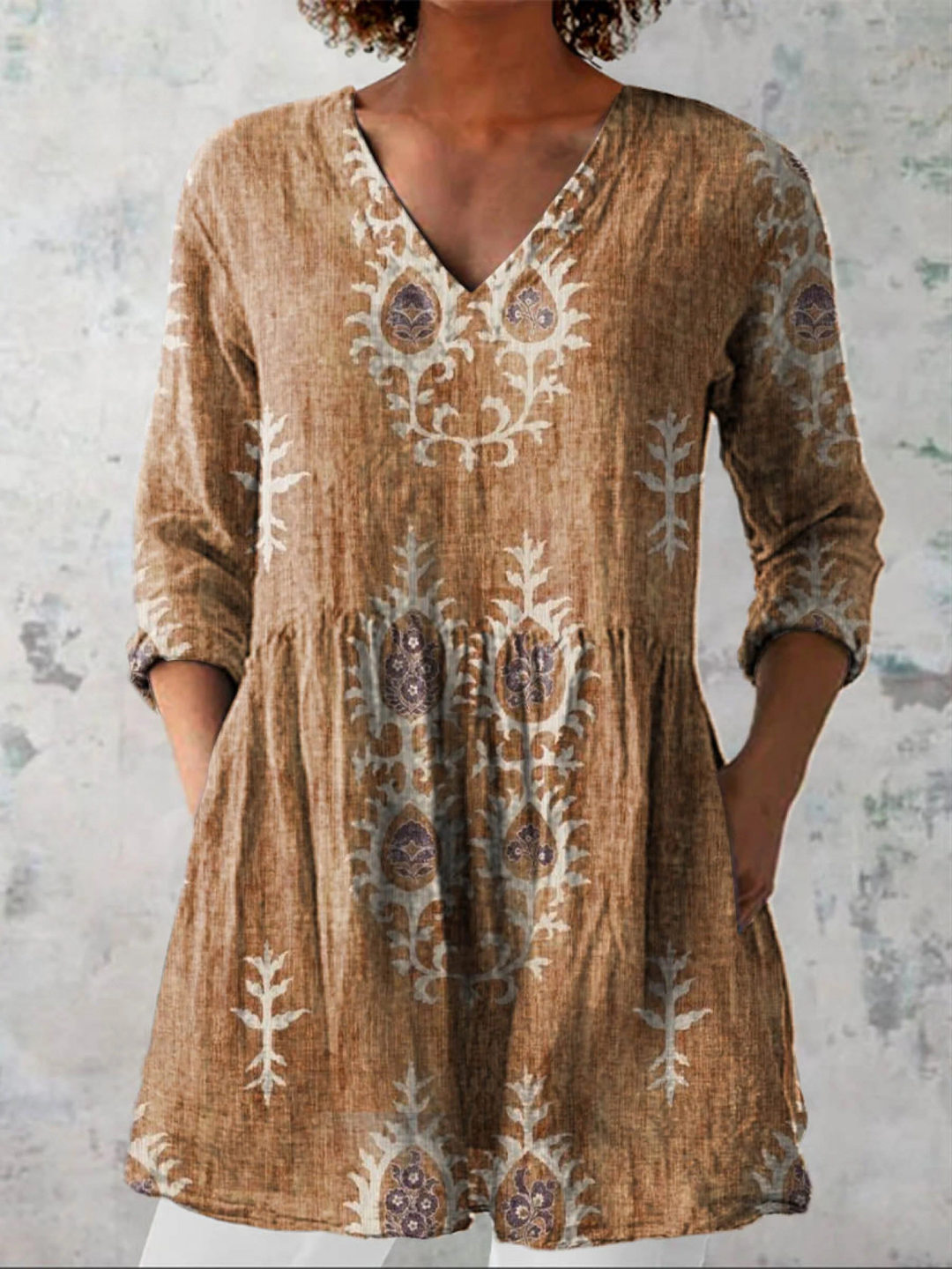 Ausdrucksstarke Lange Damen Bluse mit Muster